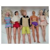 3 ken 2 Barbies