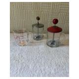 Free measuring cups, one fire king 2, Hazel,