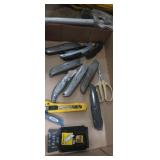 Box knifes and extra blades