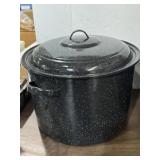 Granite Ware black and white speckled 15qt stock