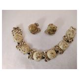 Coro goldtone confetti lucite  linked bracelet