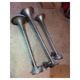 Triple airhorn set