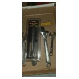 Air hammer cutting tip, and adjustable wrenches