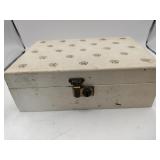 Vintage jewelry box w/jewelry