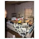 Contents of entire room late afternoon pick up
