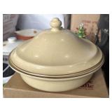 Pfaltzgraff Village covered casserole dish