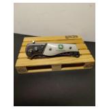 JOHN DEERE SPRING LOADED POCKET KNIVE