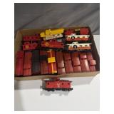 vintage HO scale plastic model train cabooses,