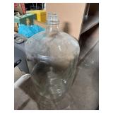 1986 m-300 5 gallon glass jug for holding liquid