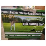 Golf putting mat with auto return