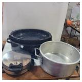 2 granite ware roasting pans, toastmaster waffle
