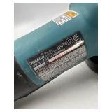Makita 4 1/2ï¿½ angle grinder model 95579b