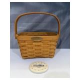 2001 Longaberger carrying basket with
