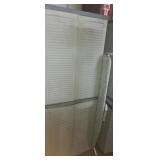 Plastic shop cabinet 25x18x65in