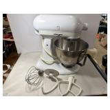 KitchenAid Stand Mixer With Wisk, Hook and Flat