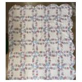Hand-sewn Double Wedding Ring quilt 98" x 82"