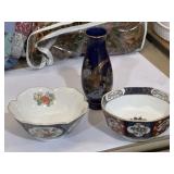 Hand-painted Japan Imari ware bowls and vase