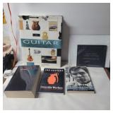 Guitar, mein kampong, che Guevara books and