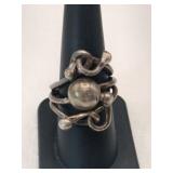 Silver Art Deco wire ring unmarked size 6.