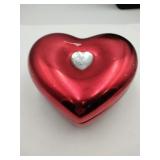 Heart-shaped dish with pins