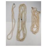 Feax Pearl necklaces