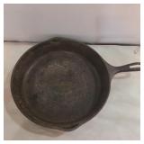Unmarked #10 cast iron skillet 11in