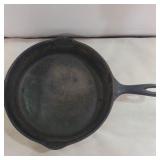 Wagner #8 cast iron skillet 10in