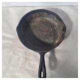 Unmarked #5 cast iron skillet 8.5in