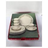 vintage ï¿½Holly Holiday' 12-Piece Dinner Set home