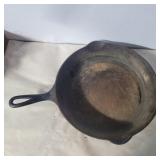 Unmarked cast iron skillet 12in