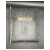 Self Pronouncing Edition older Holy Bible