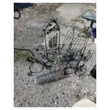 Outdoor planters stand, metal self standing wind