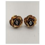 1/20 12k GF flowered post earrings .090oz