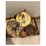 Handcrafted Wood & Folk Art Dï¿½cor Collection