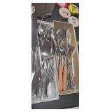 Flatware with drawer organizer