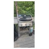 Weber Propane grillwith tank and grill cover