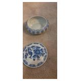 Chinoiserie-style bird and floral motif,