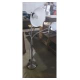 Articulated magnifying clamp light