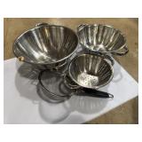 Aluminum & stainless strainers, largest 12-13"