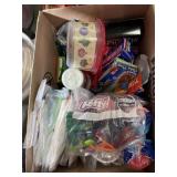Kitchen ware assortment, Tupperware with lids,