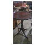 Round pedestal table