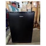 black Galanz single-door compact mini fridge 2.5