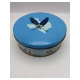 Vintage Manor Bakers fruitcake tin with Texas