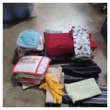 Pot holders, kitchen towels, dish rack dry towel,