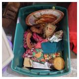 Gall decor in tote with lid