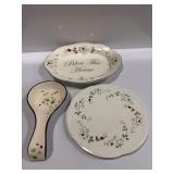 Pfaltzgraff Winterberry trivet, spoon rest