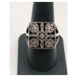 Silver flowered ring marked 925 size 8 .275oz
