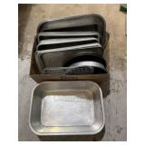 Baking trays, dishes and pizza pans assorted