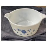 Pyrex 473 1-quart milk glass casserole dish