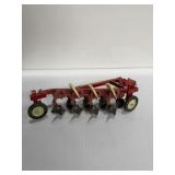 ERTL 1/16 scale International Harvester 4-bottom